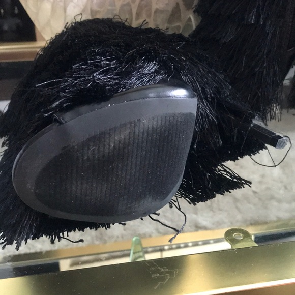 Women’s 3 1/2 inch heel ankle booties. - Picture 2 of 6